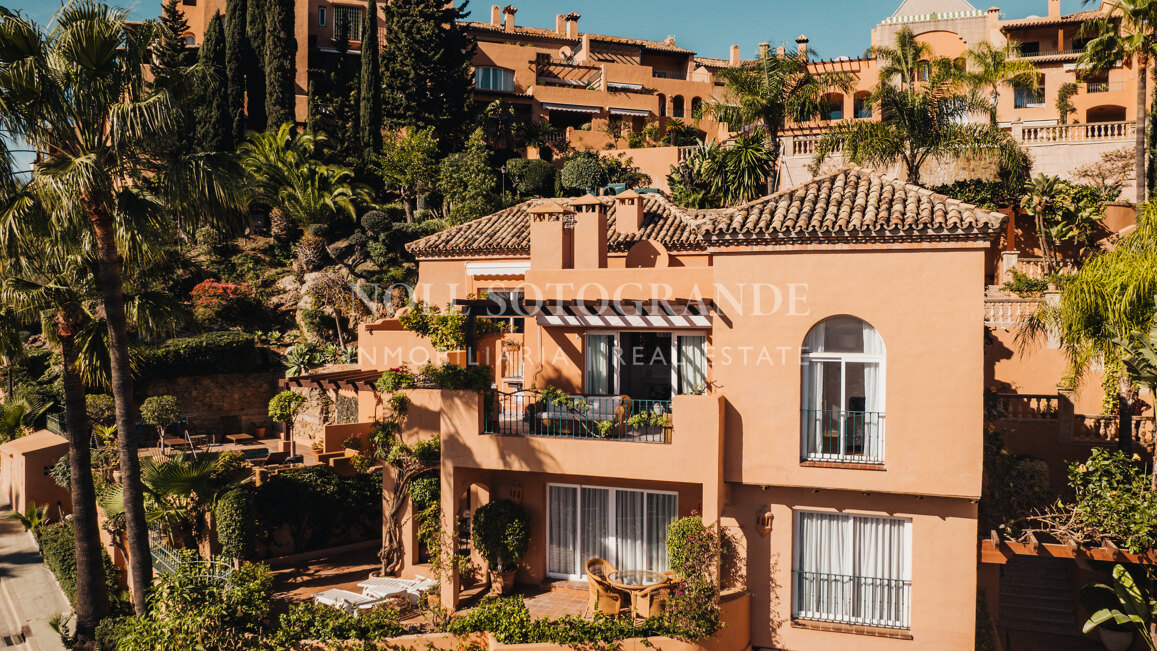 South facing penthouse with panoramic views at the highest point in Nueva Andalucia´s Golf Valley, Marbella