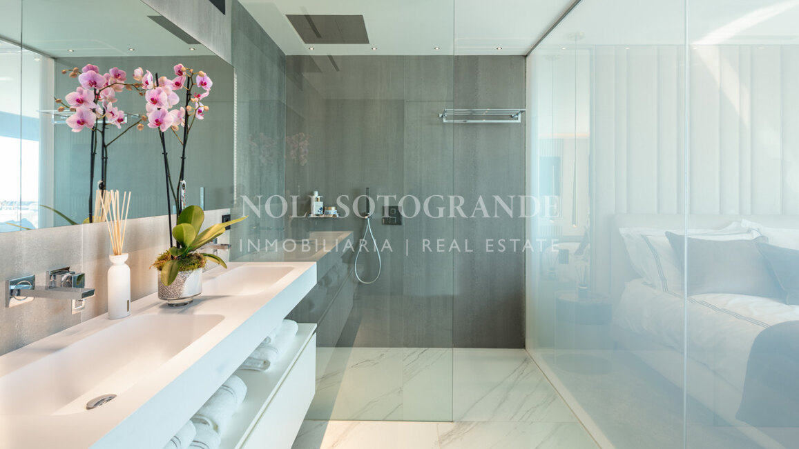 Contemporary front line marina 3-bedroom apartment in Puerto Banús, Marbella