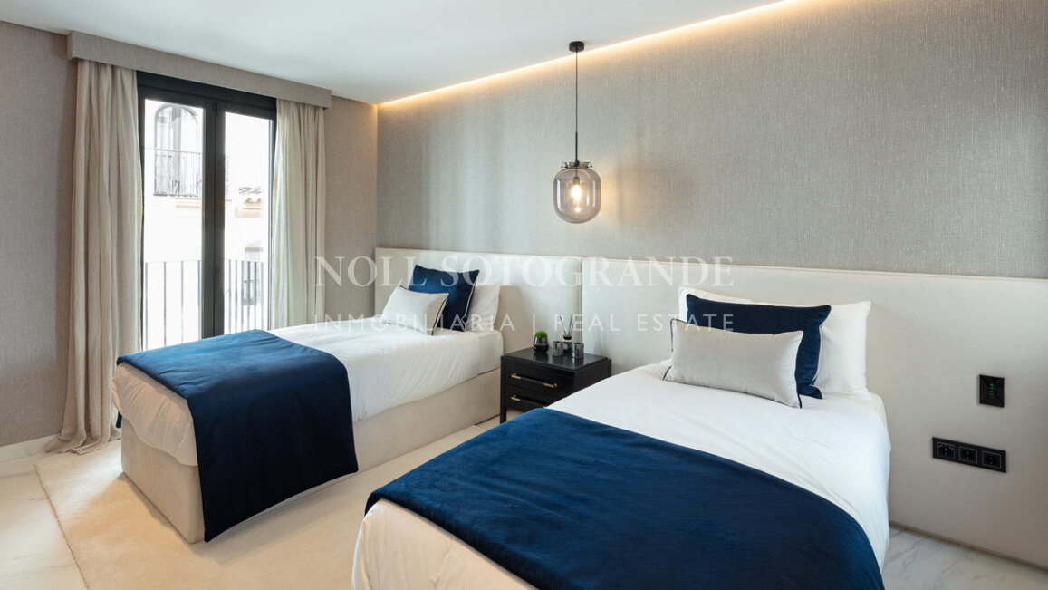 Contemporary front line marina 3-bedroom apartment in Puerto Banús, Marbella