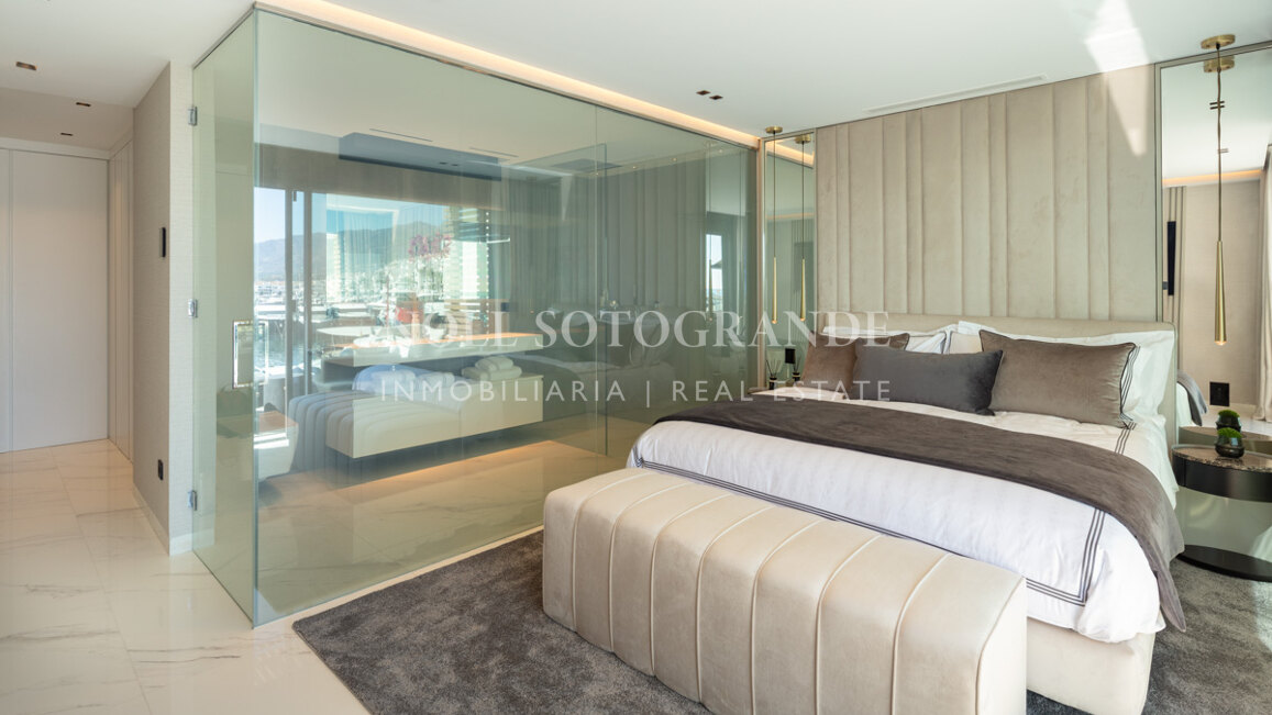 Contemporary front line marina 3-bedroom apartment in Puerto Banús, Marbella