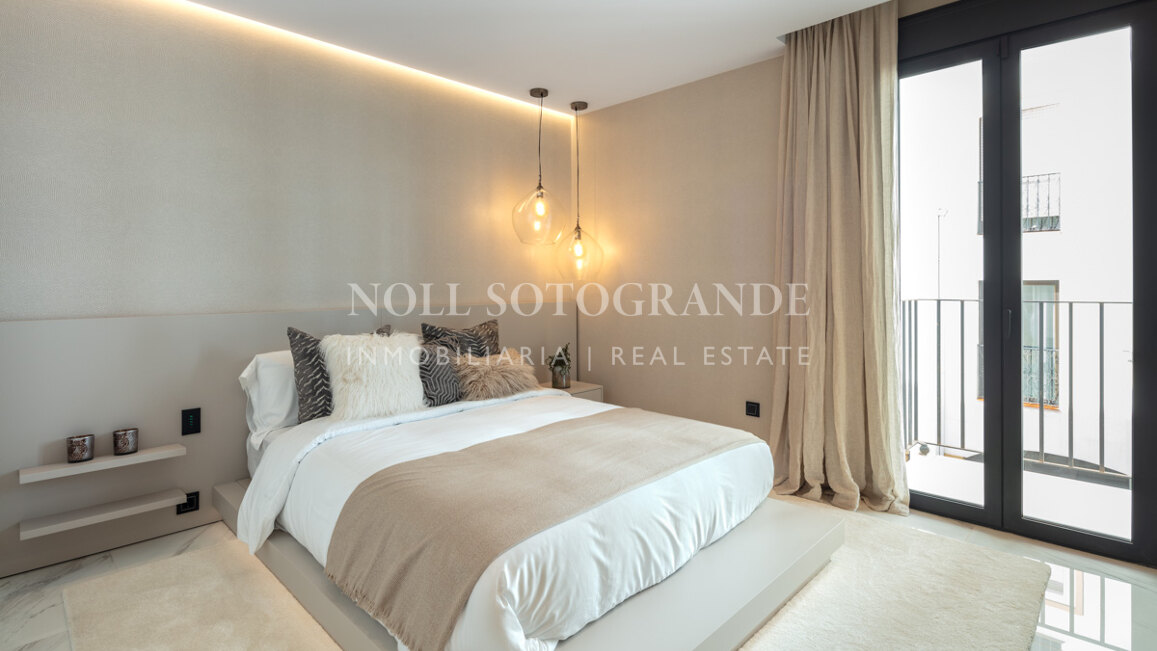 Contemporary front line marina 3-bedroom apartment in Puerto Banús, Marbella