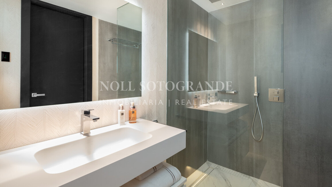 Contemporary front line marina 3-bedroom apartment in Puerto Banús, Marbella