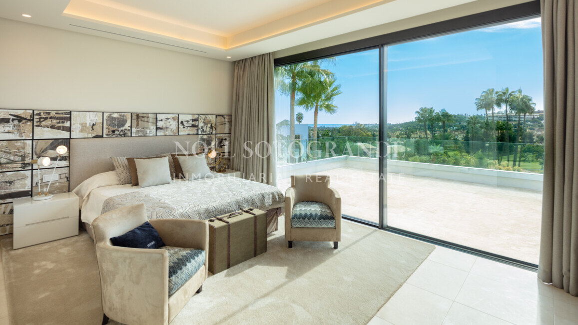 Villa for sale in La Cerquilla, Nueva Andalucia