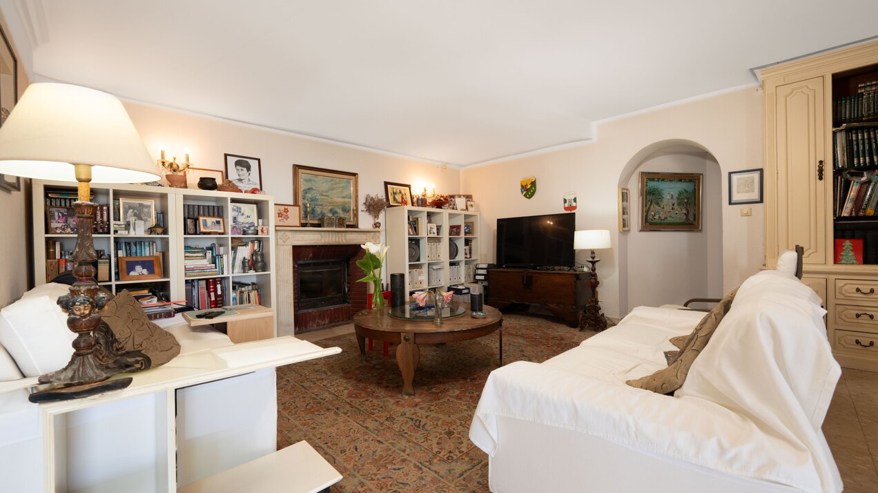 Charming 'on the beach' 4 bedroom villa is perfect renovation project for any clever investor!