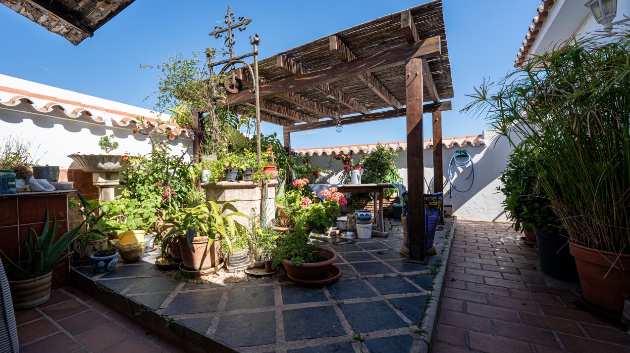 Charming 'on the beach' 4 bedroom villa is perfect renovation project for any clever investor!