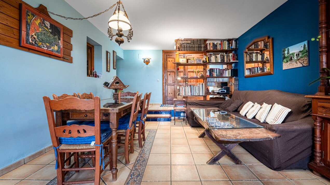 Charming 'on the beach' 4 bedroom villa is perfect renovation project for any clever investor!