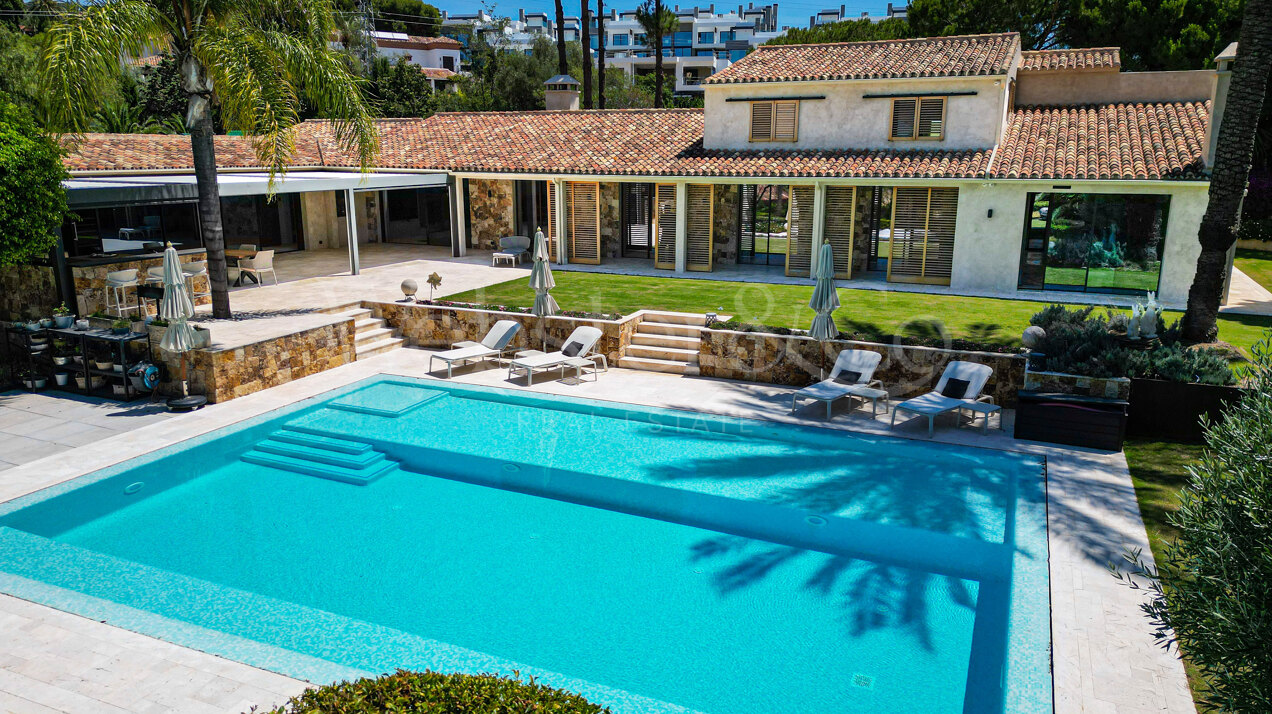 Villa Ibiza - Dream Residence in Rio Real, Marbella