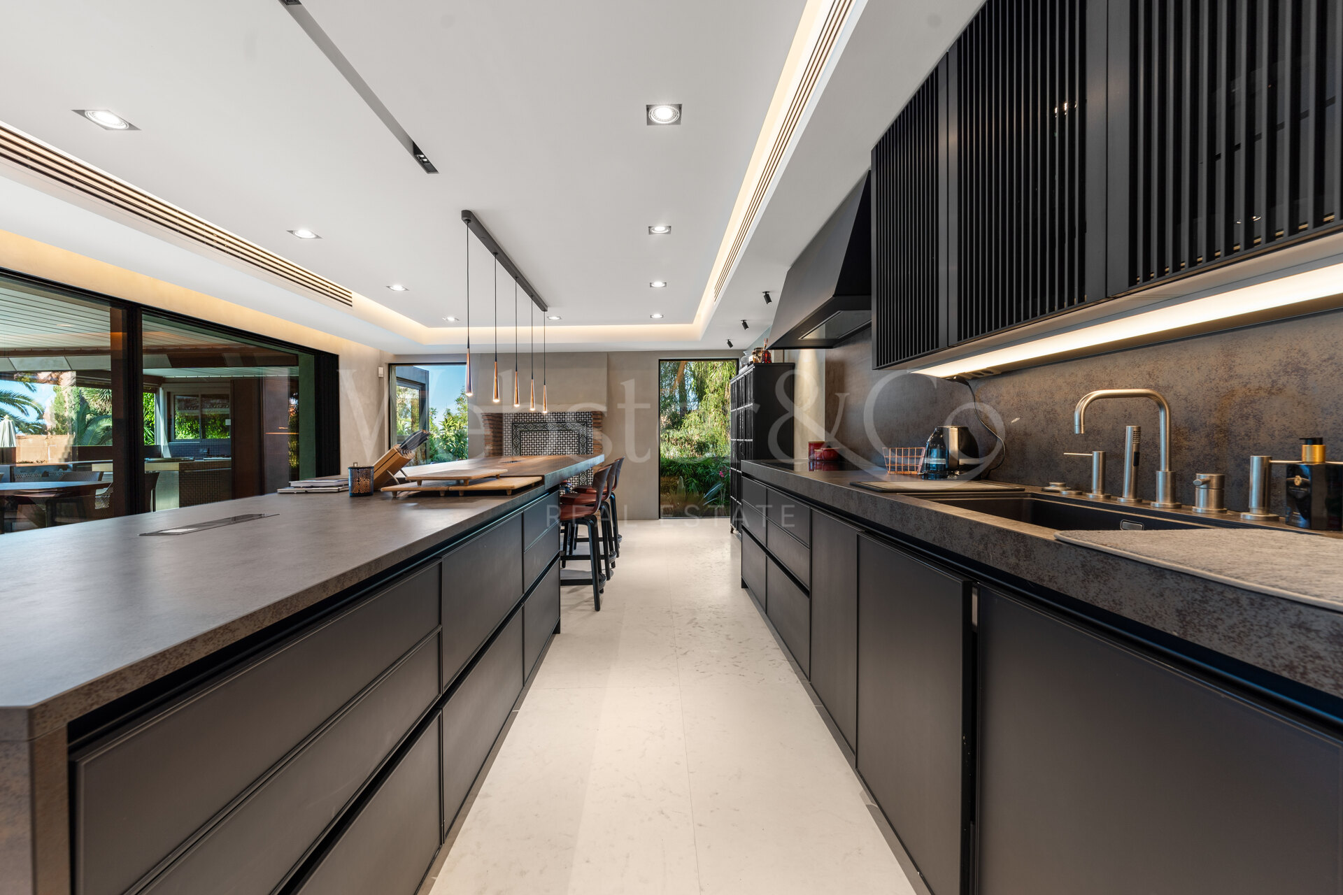 Villa Ibiza – Casa de Ensueño en Río Real, Marbella