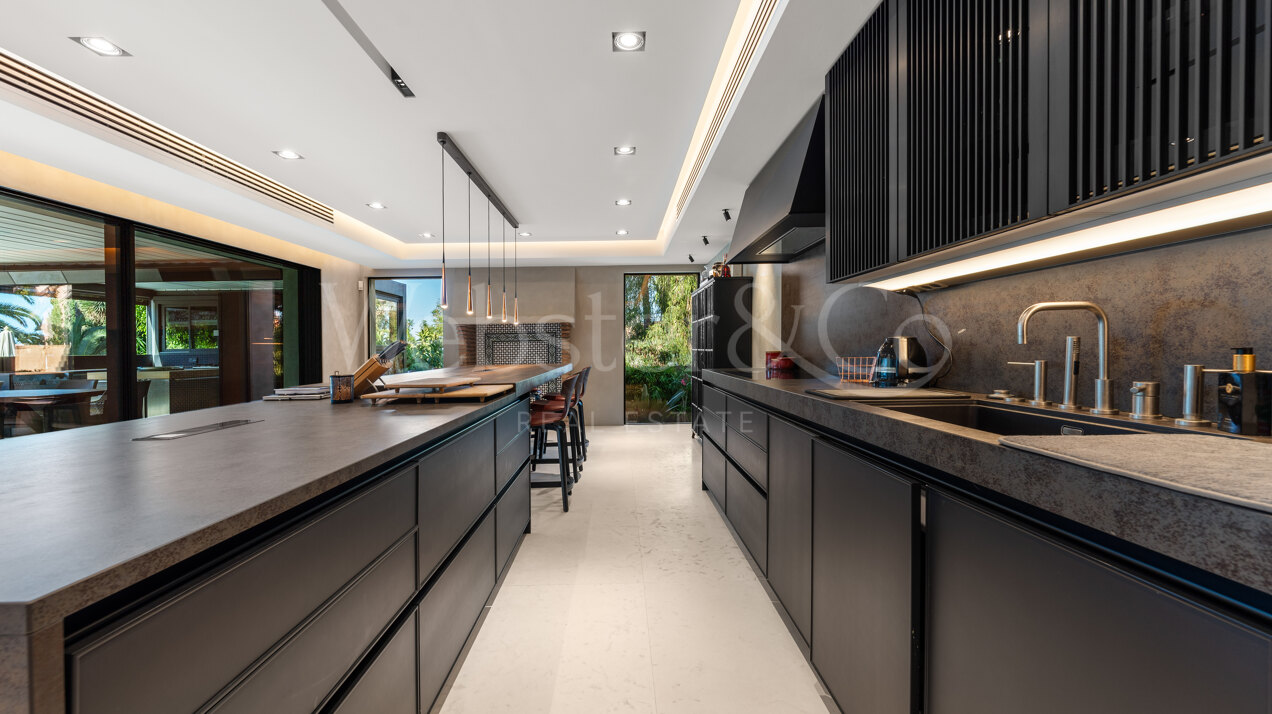 Villa Ibiza - Dream Residence in Rio Real, Marbella