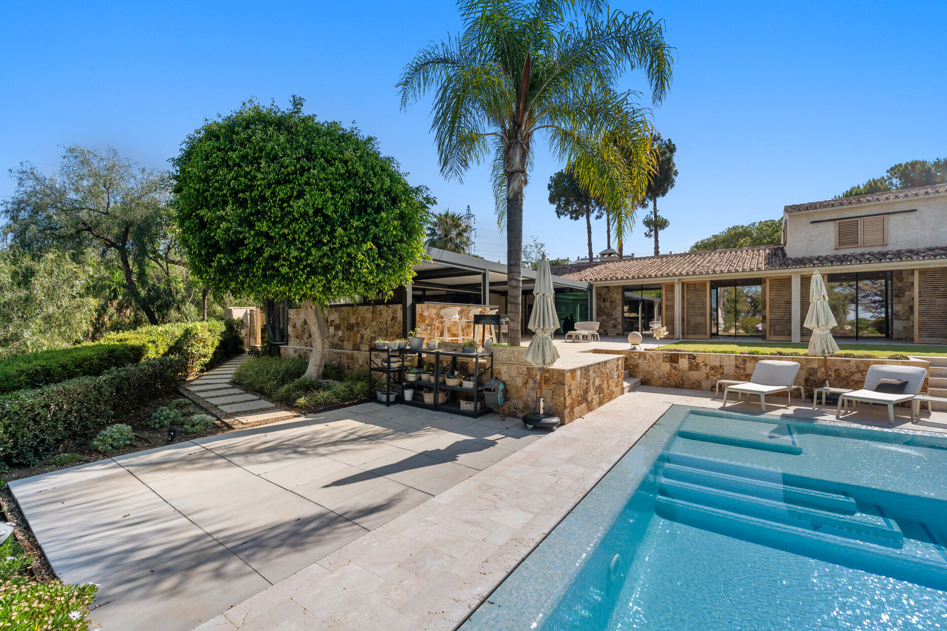 Stunning luxurious 'mini' mansion sits in heart of leafy urban oasis on the edge of Marbella.