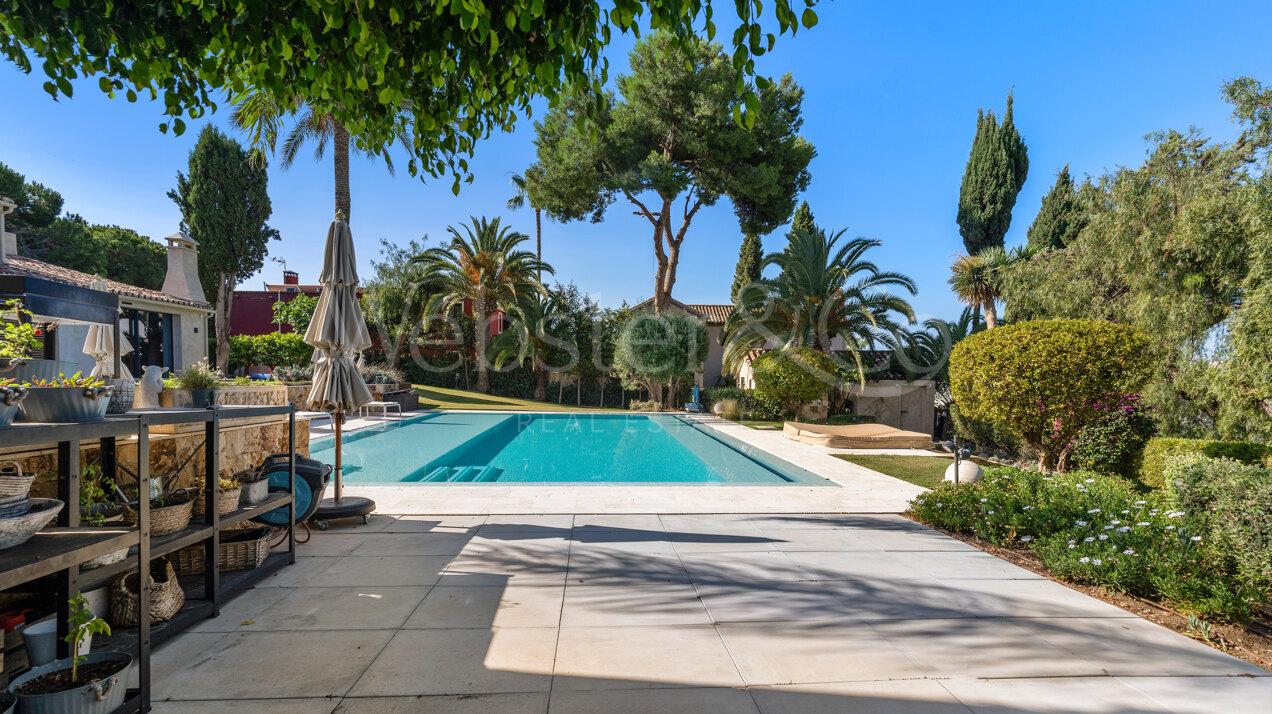 Villa Ibiza - Dream Residence in Rio Real, Marbella