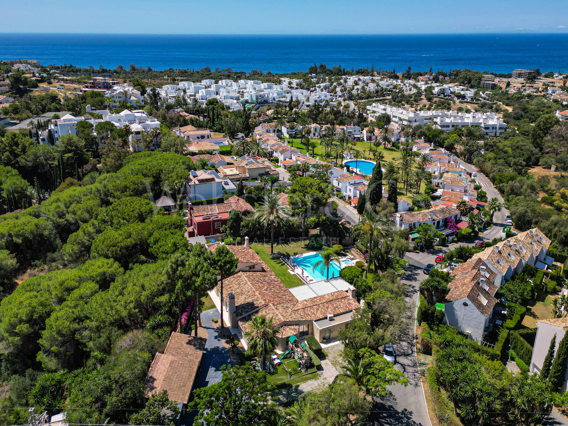 Villa Ibiza – Casa de Ensueño en Río Real, Marbella