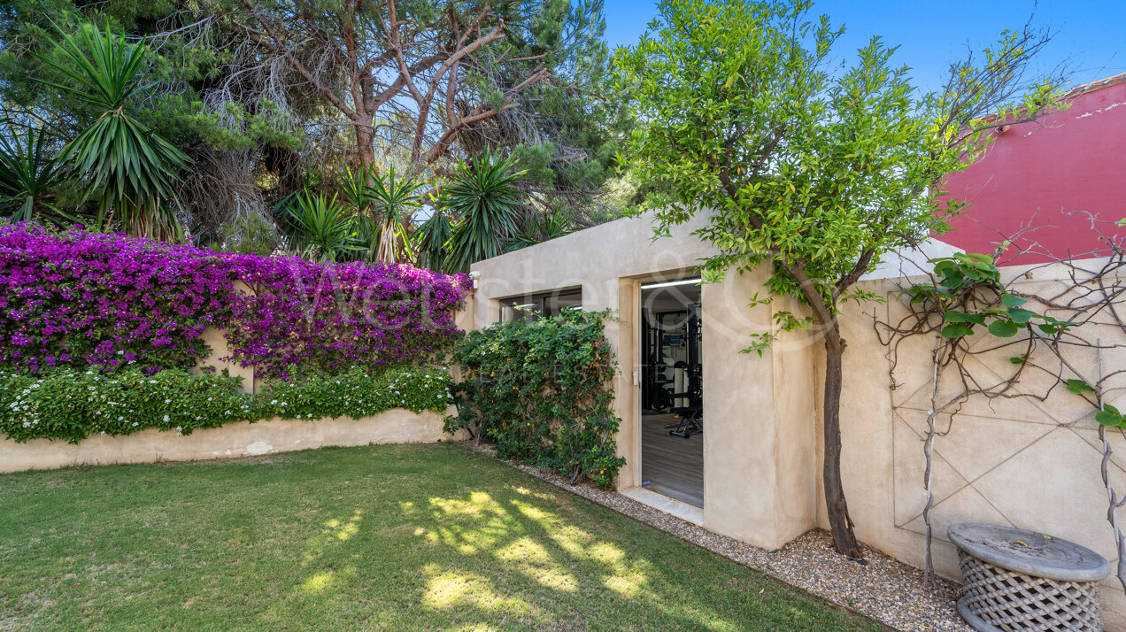 Villa Ibiza - Dream Residence in Rio Real, Marbella