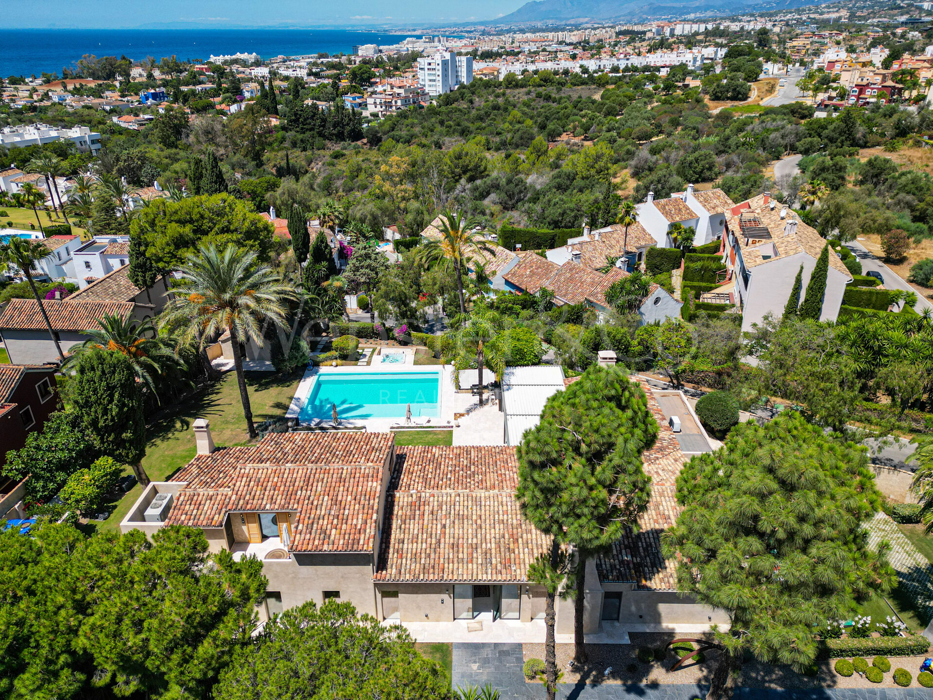 Villa Ibiza – Casa de Ensueño en Río Real, Marbella