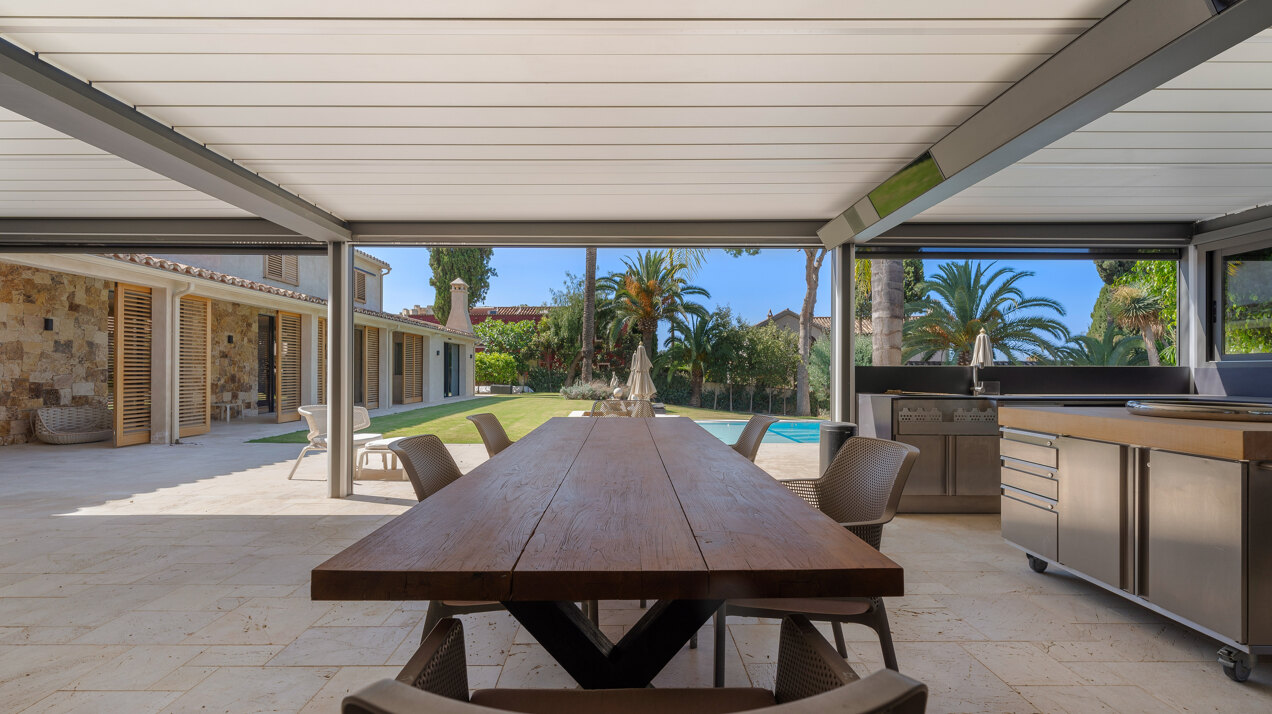 Stunning luxurious 'mini' mansion sits in heart of leafy urban oasis on the edge of Marbella.