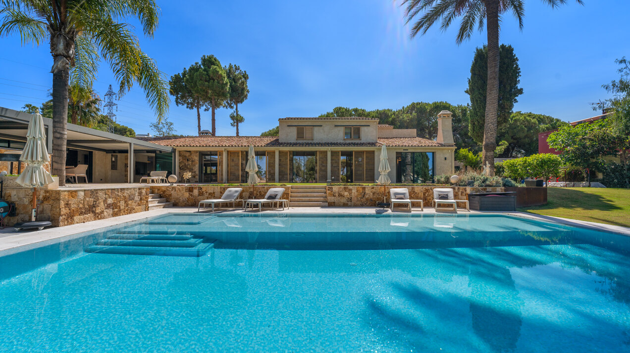Stunning luxurious 'mini' mansion sits in heart of leafy urban oasis on the edge of Marbella.