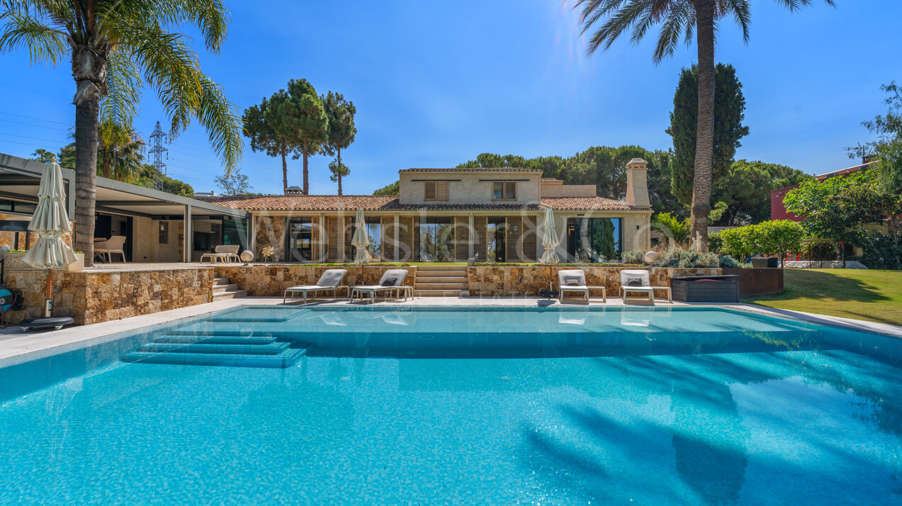 Villa Ibiza - Dream Residence in Rio Real, Marbella
