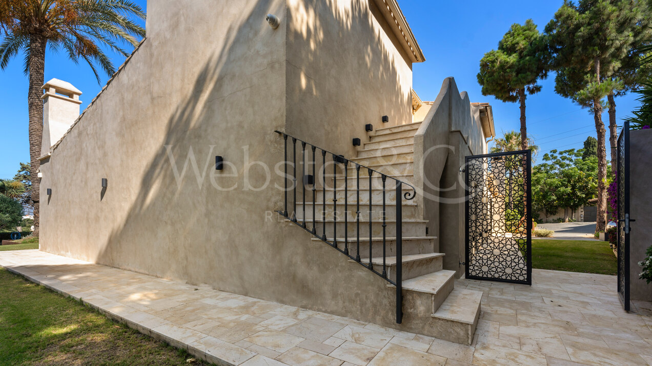 Villa Ibiza - Dream Residence in Rio Real, Marbella