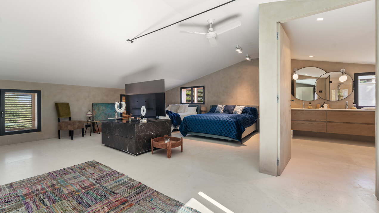 Stunning luxurious 'mini' mansion sits in heart of leafy urban oasis on the edge of Marbella.