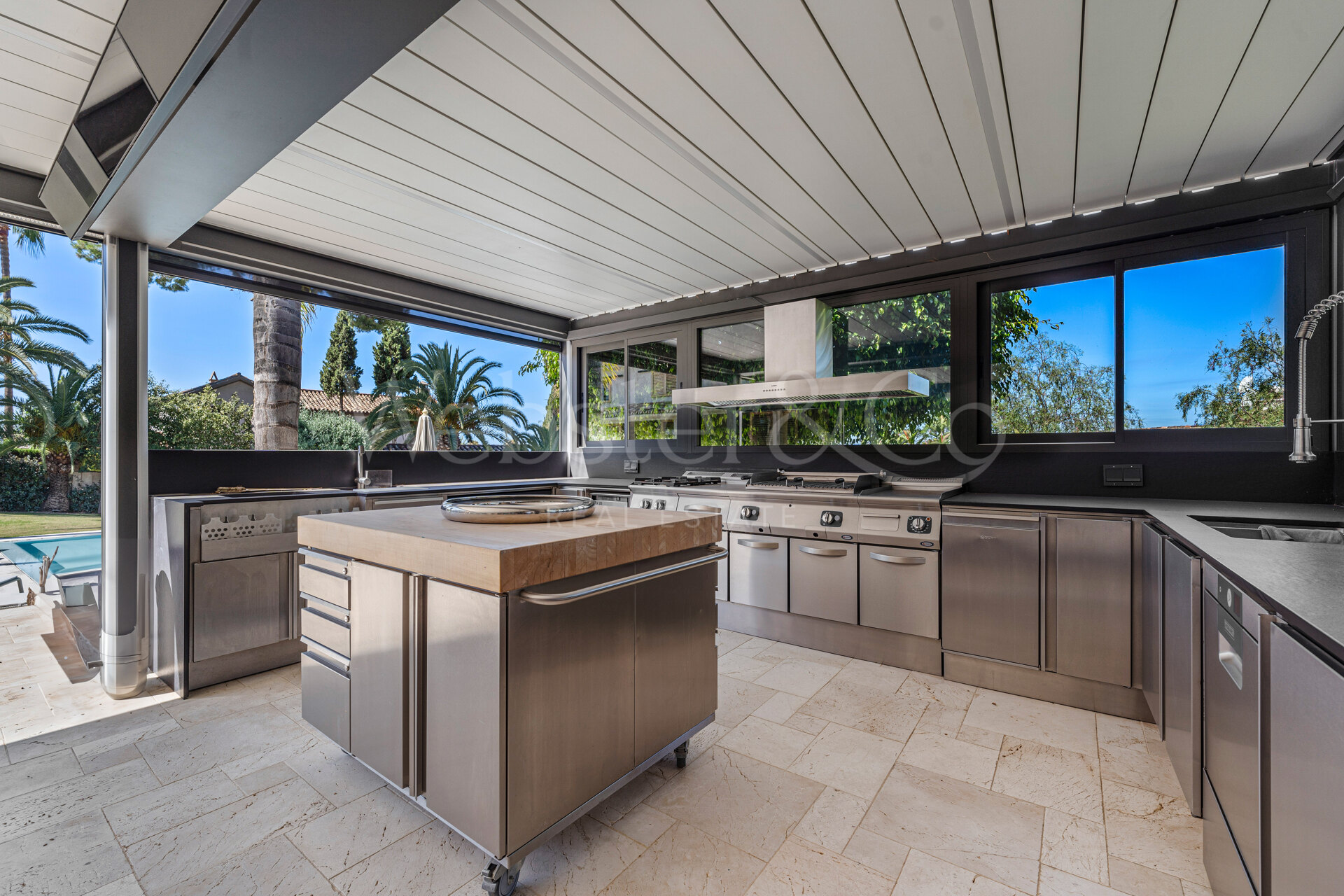 Villa Ibiza – Casa de Ensueño en Río Real, Marbella