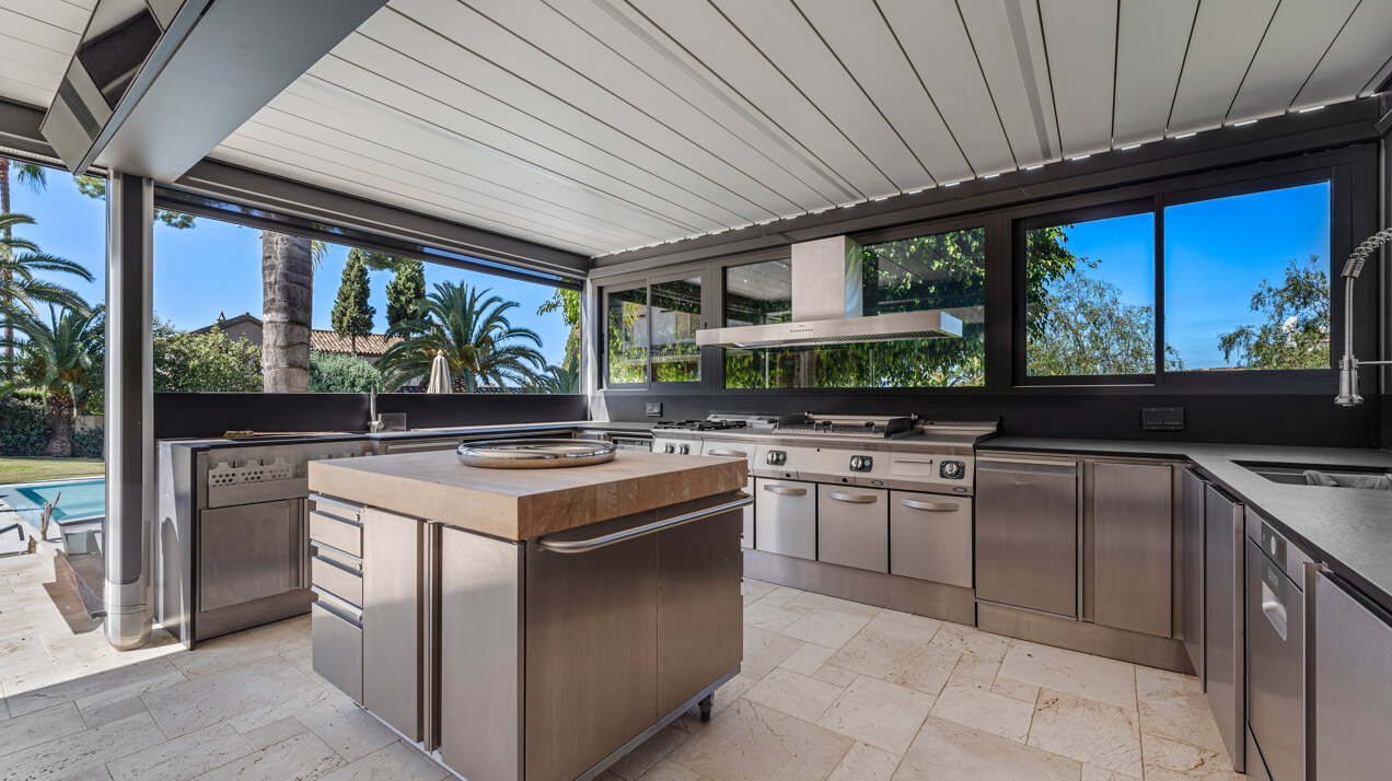 Stunning luxurious 'mini' mansion sits in heart of leafy urban oasis on the edge of Marbella.