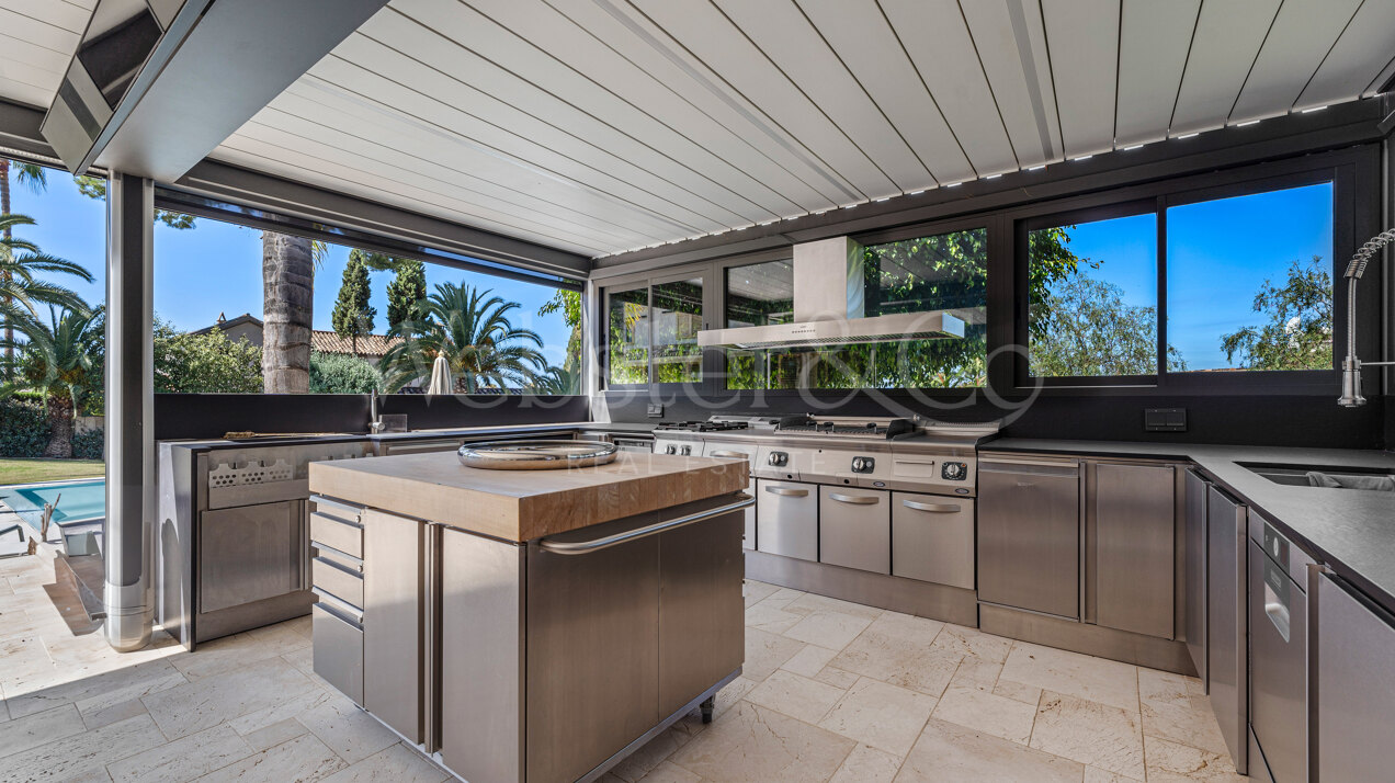 Villa Ibiza - Dream Residence in Rio Real, Marbella