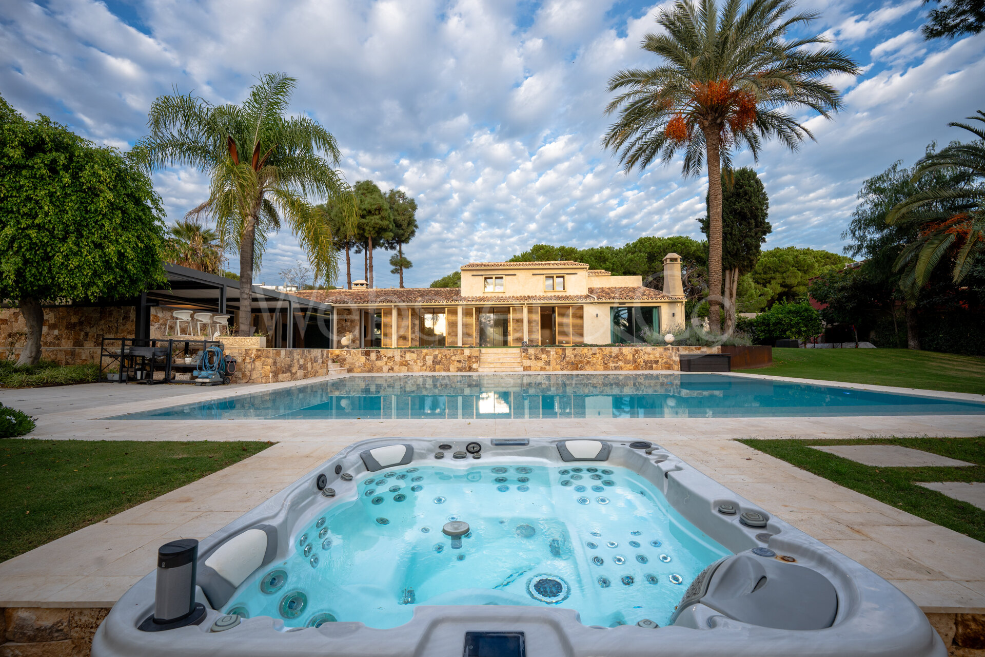 Villa Ibiza – Casa de Ensueño en Río Real, Marbella