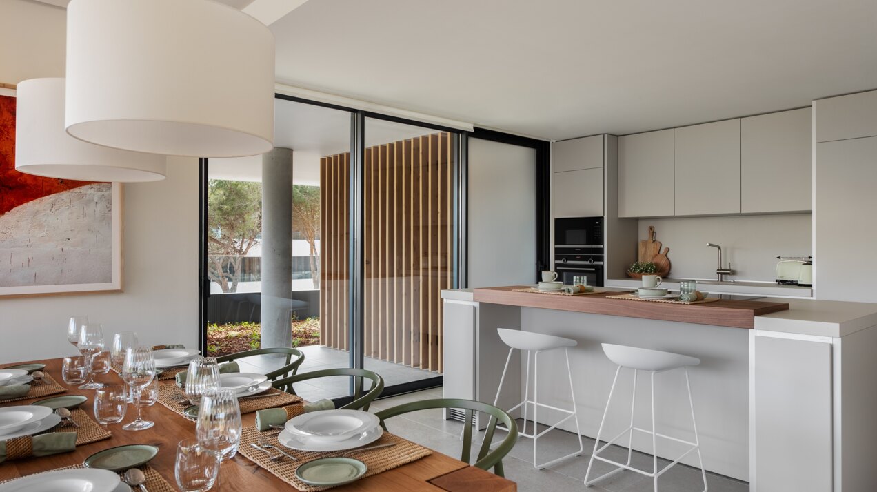 Exquisite 3 bedroom apartment set in one of the most exclusive & prestigious private communities on the coast.