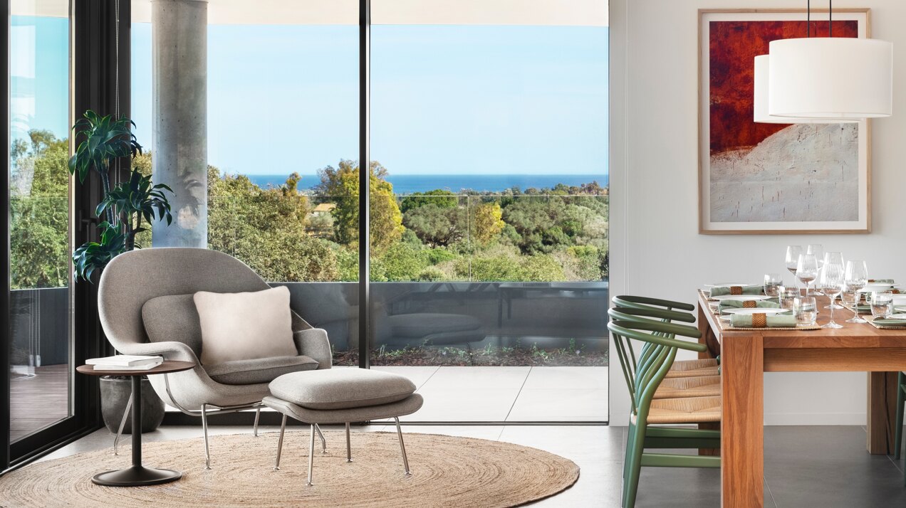 Exquisite 3 bedroom apartment set in one of the most exclusive & prestigious private communities on the coast.