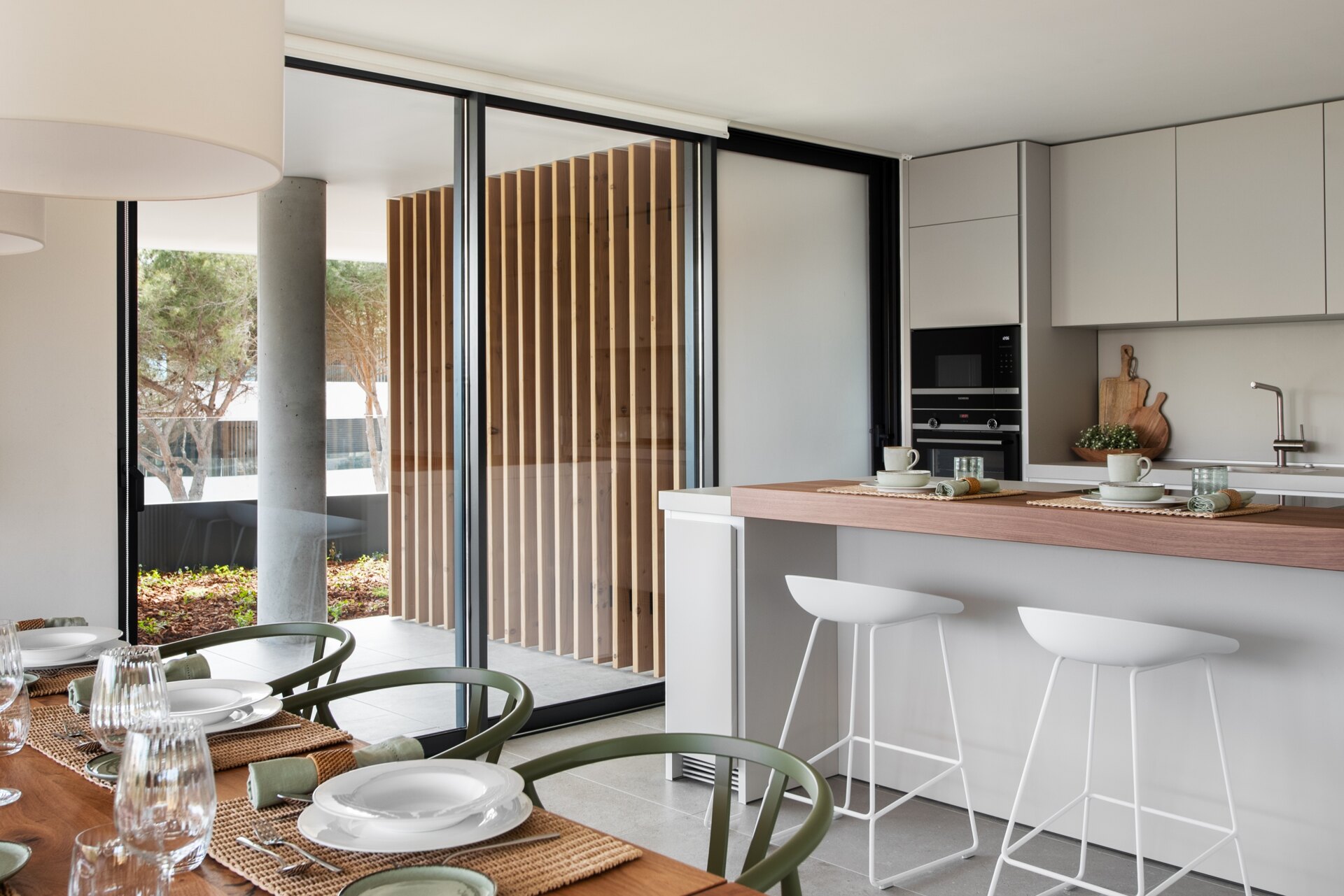 Exquisite 3 bedroom apartment set in one of the most exclusive & prestigious private communities on the coast.