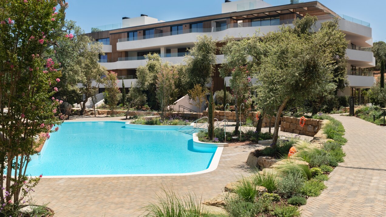 Exquisite 3 bedroom apartment set in one of the most exclusive & prestigious private communities on the coast.