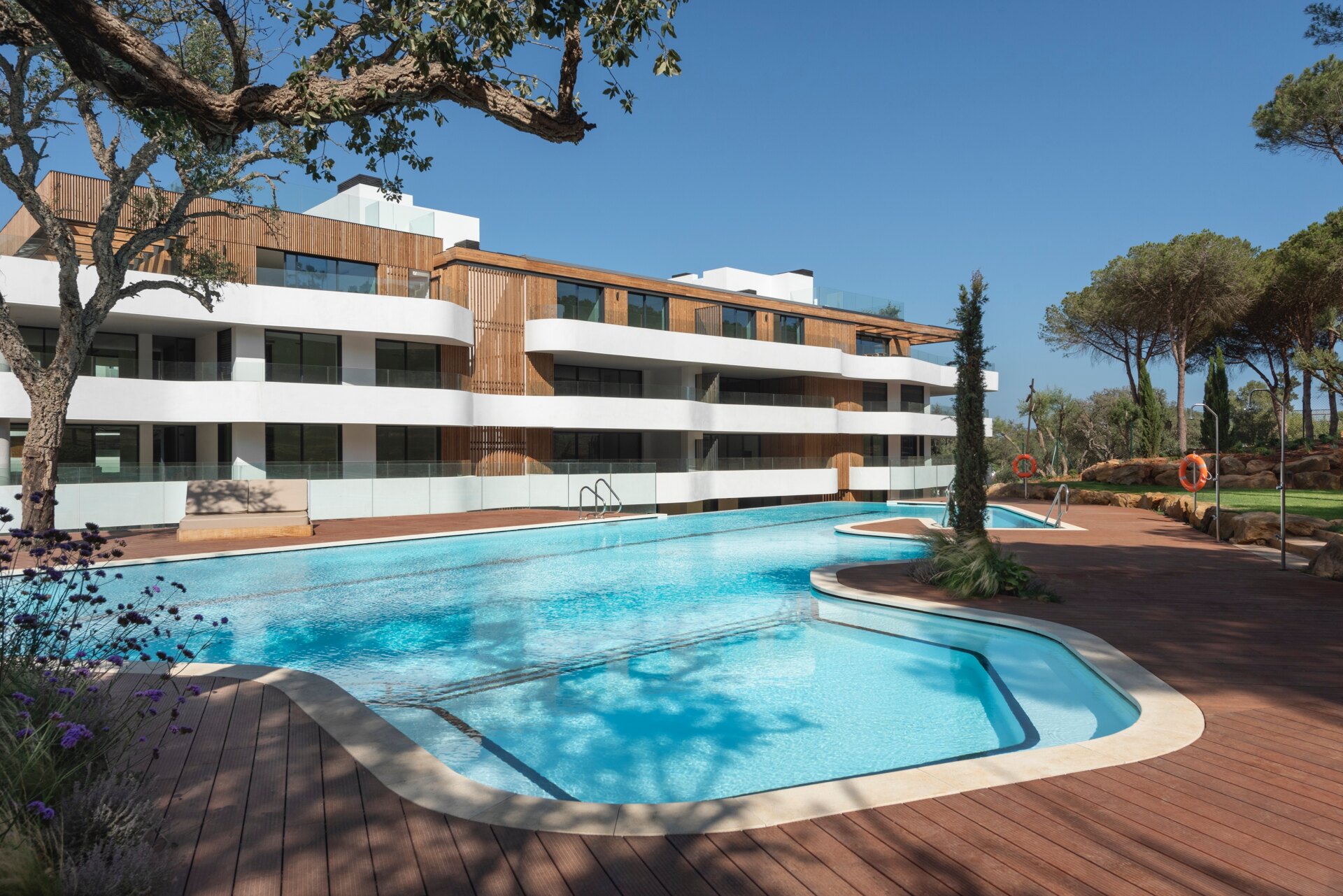 Exquisite 3 bedroom apartment set in one of the most exclusive & prestigious private communities on the coast.