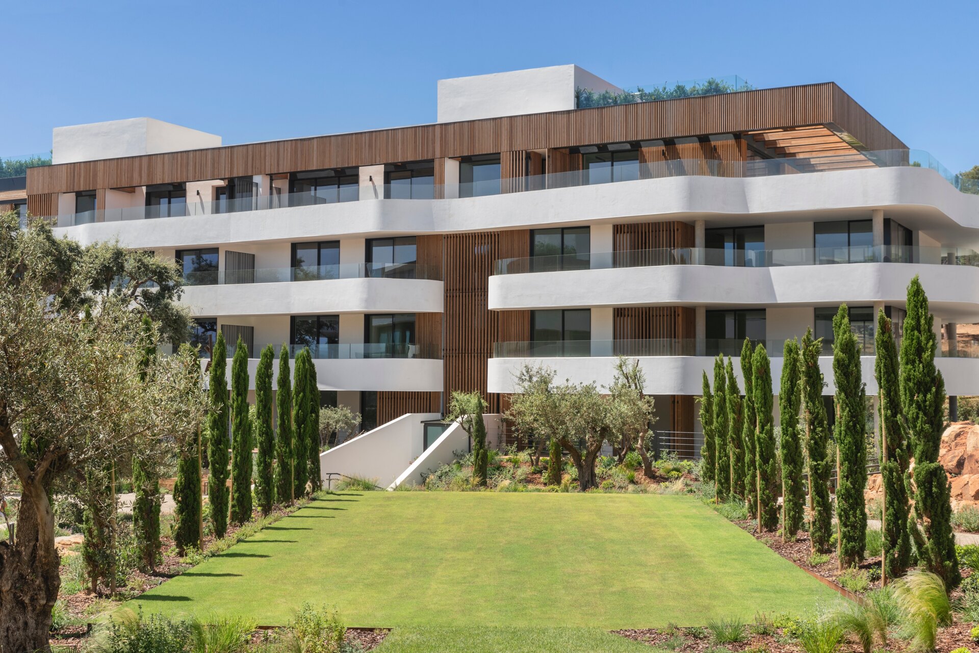 Exquisite 3 bedroom apartment set in one of the most exclusive & prestigious private communities on the coast.