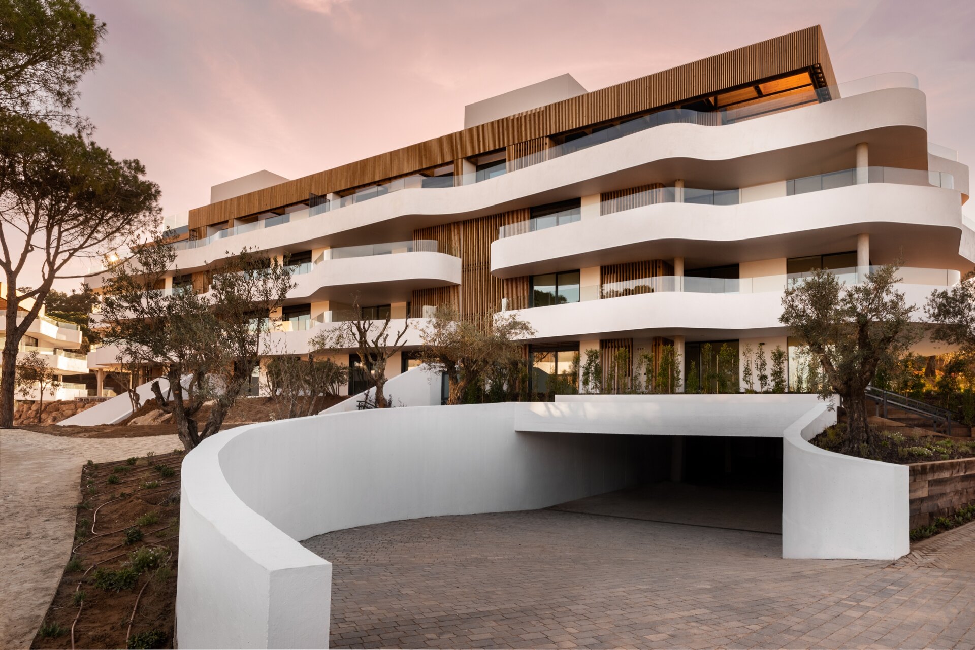 Exquisite 3 bedroom apartment set in one of the most exclusive & prestigious private communities on the coast.