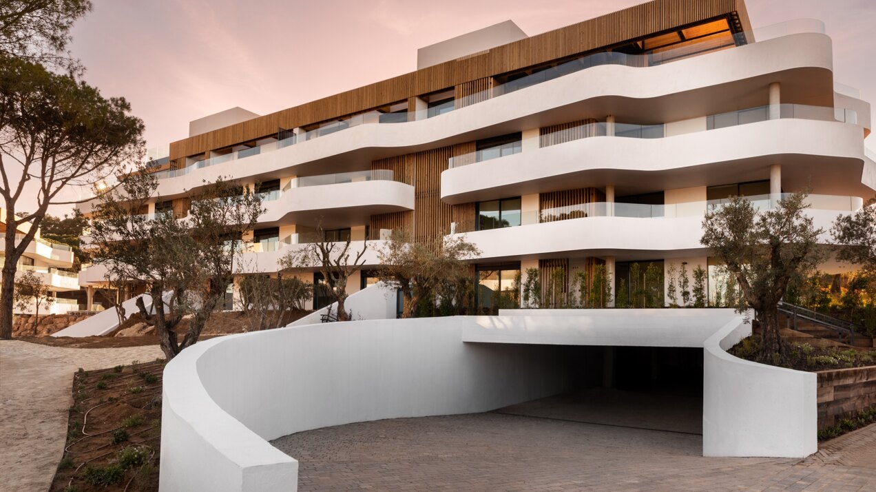 Exquisite 3 bedroom apartment set in one of the most exclusive & prestigious private communities on the coast.