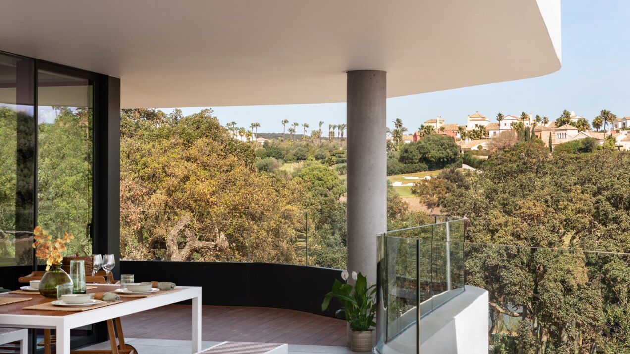Exquisite 3 bedroom apartment set in one of the most exclusive & prestigious private communities on the coast.