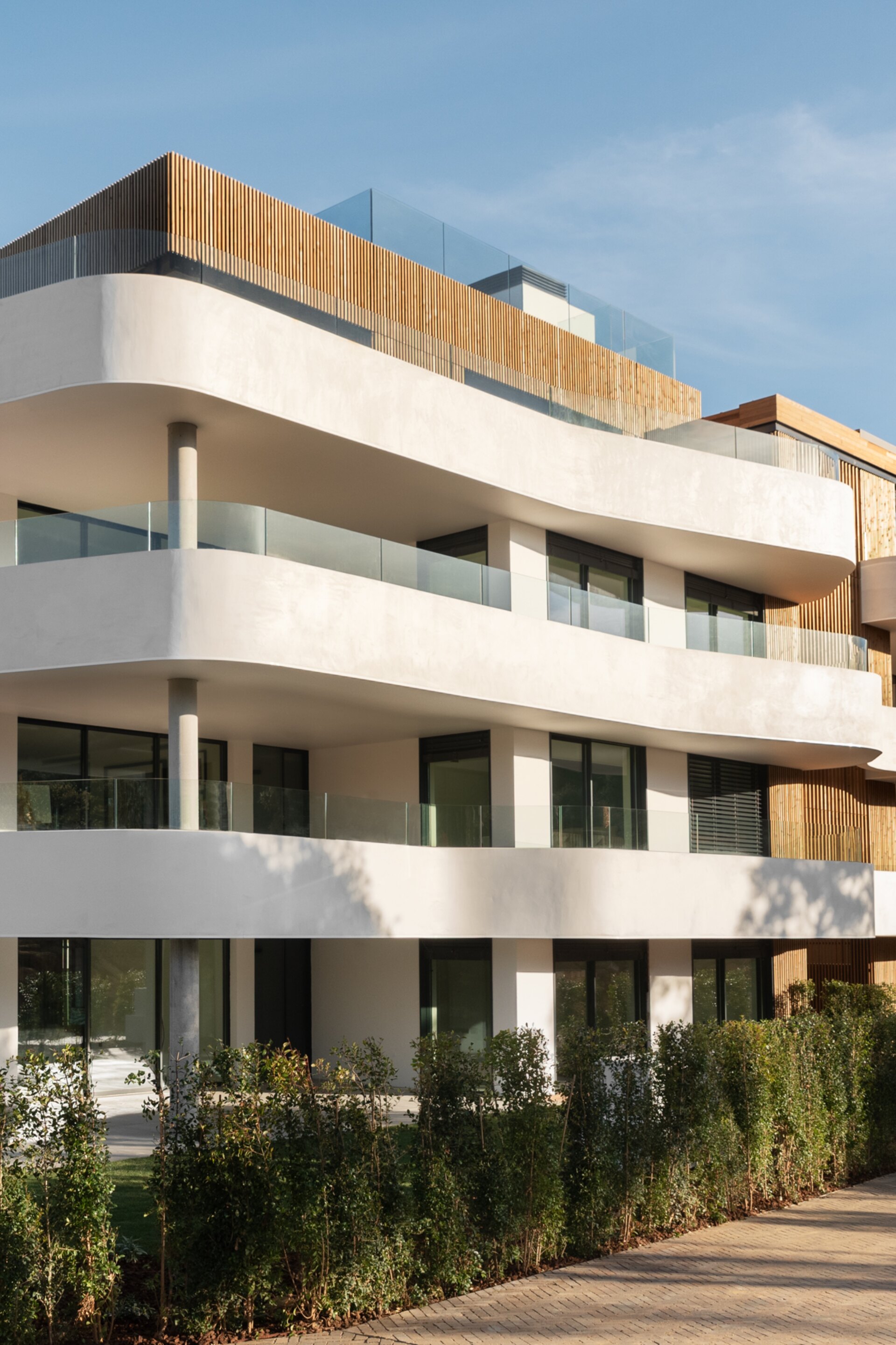 Exquisite 3 bedroom apartment set in one of the most exclusive & prestigious private communities on the coast.