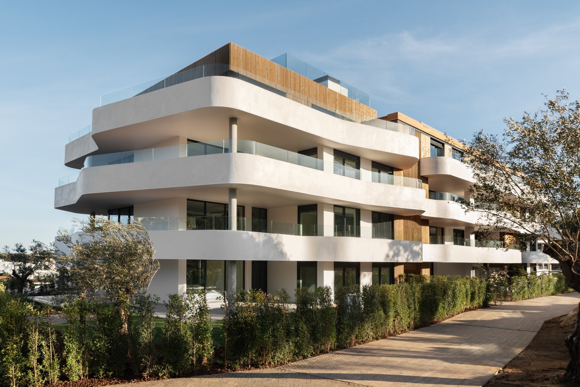 Exquisite 3 bedroom apartment set in one of the most exclusive & prestigious private communities on the coast.