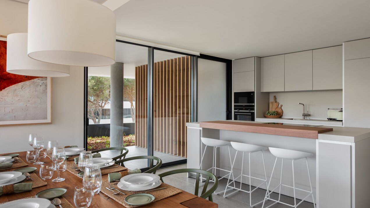 Exquisite 3 bedroom apartment set in one of the most exclusive & prestigious private communities on the coast.