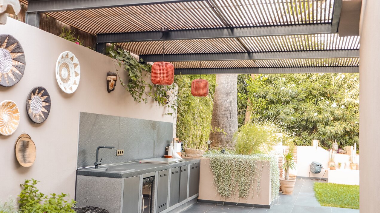 Breathtaking refurbished 5 bedroom villa is a sanctuary in the heart of prestigious Marbella urbanization.
