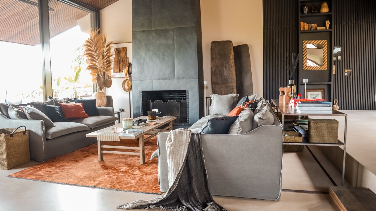 Breathtaking refurbished 5 bedroom villa is a sanctuary in the heart of prestigious Marbella urbanization.