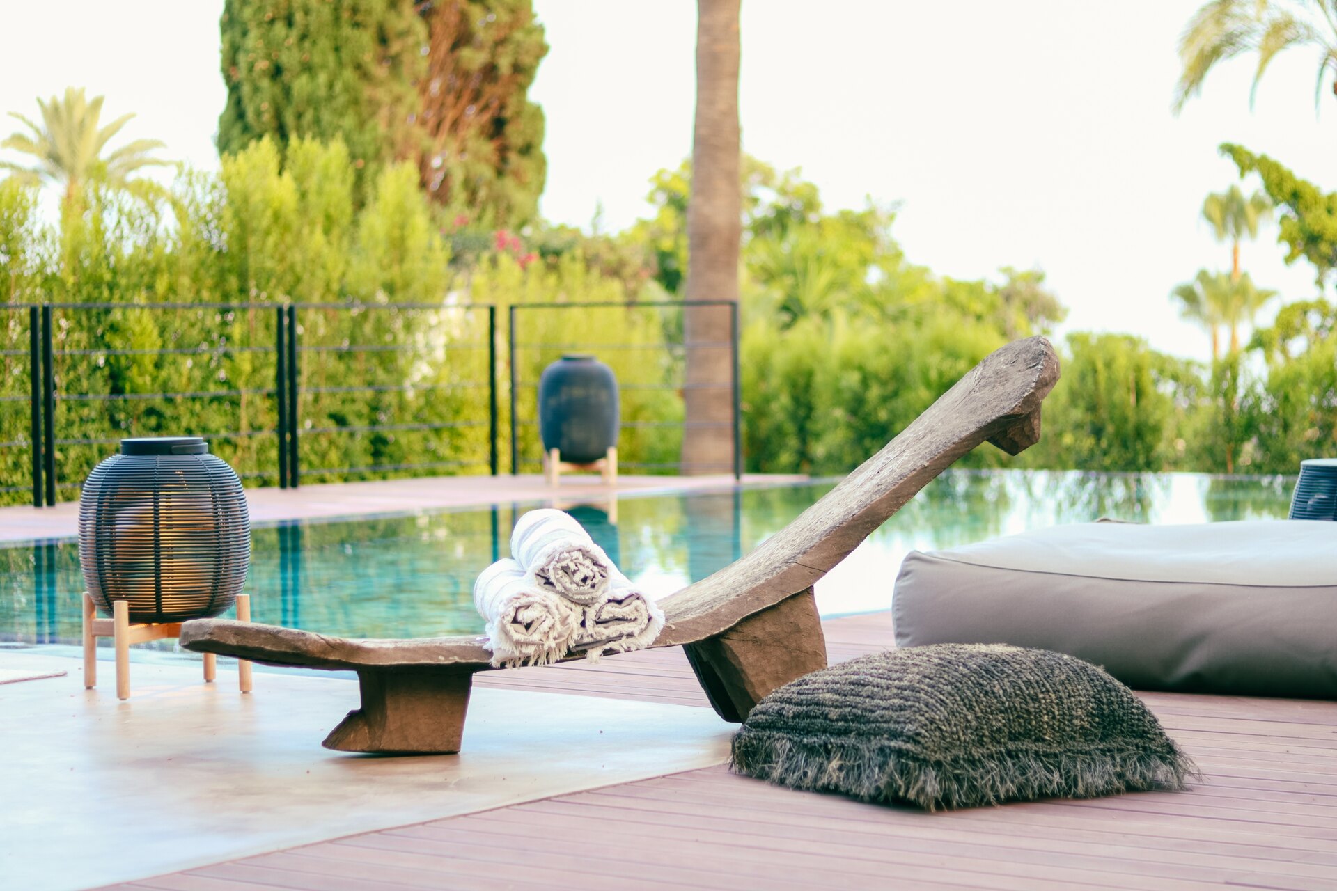 Impresionante villa reformada de 5 dormitorios es un santuario en el corazón de la prestigiosa urbanización de Marbella.