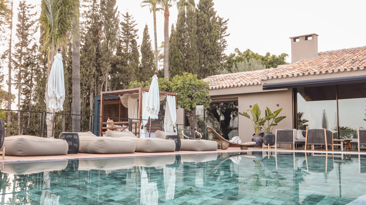 Breathtaking refurbished 5 bedroom villa is a sanctuary in the heart of prestigious Marbella urbanization.