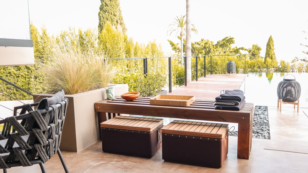 Breathtaking refurbished 5 bedroom villa is a sanctuary in the heart of prestigious Marbella urbanization.