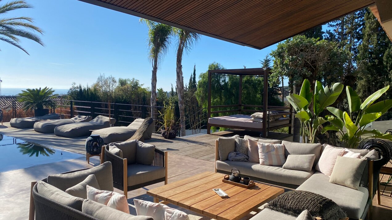 Breathtaking refurbished 5 bedroom villa is a sanctuary in the heart of prestigious Marbella urbanization.