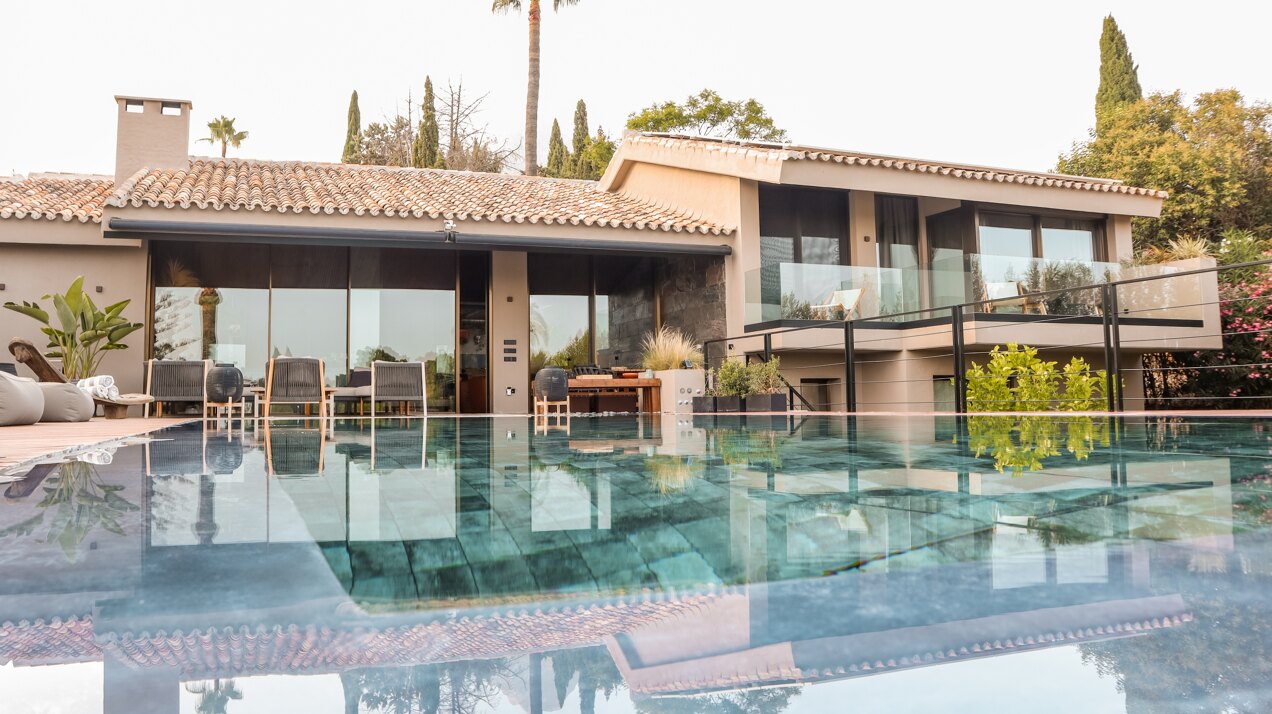 Breathtaking refurbished 5 bedroom villa is a sanctuary in the heart of prestigious Marbella urbanization.