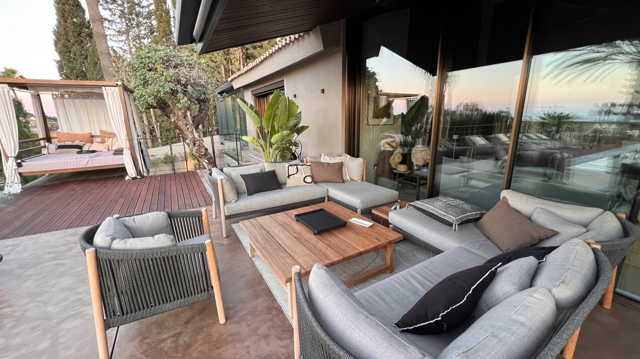 Breathtaking refurbished 5 bedroom villa is a sanctuary in the heart of prestigious Marbella urbanization.