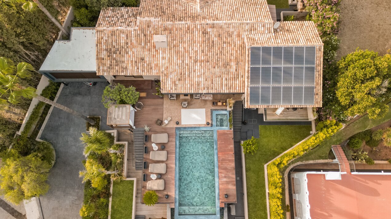 Breathtaking refurbished 5 bedroom villa is a sanctuary in the heart of prestigious Marbella urbanization.