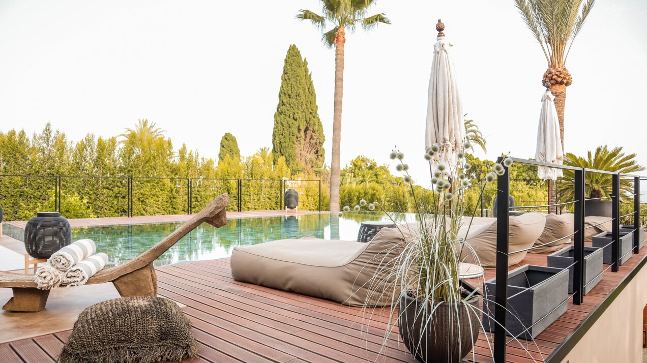 Breathtaking refurbished 5 bedroom villa is a sanctuary in the heart of prestigious Marbella urbanization.