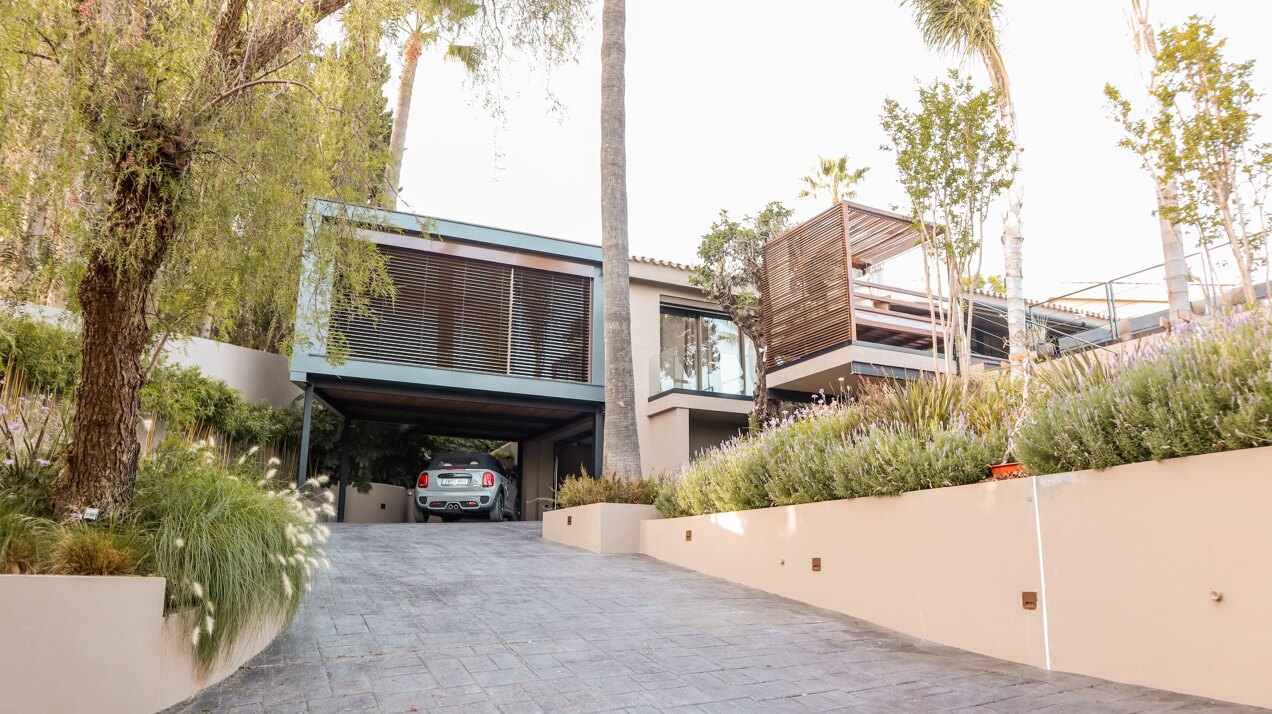 Breathtaking refurbished 5 bedroom villa is a sanctuary in the heart of prestigious Marbella urbanization.